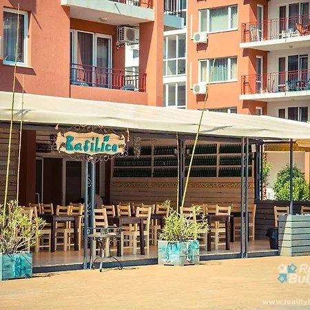 Beautiful Right By The Sea, Apartment