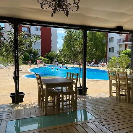 Apartment Beautiful Right By The Sea,