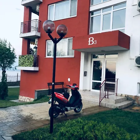 Beautiful Right By The Sea, Apartment *