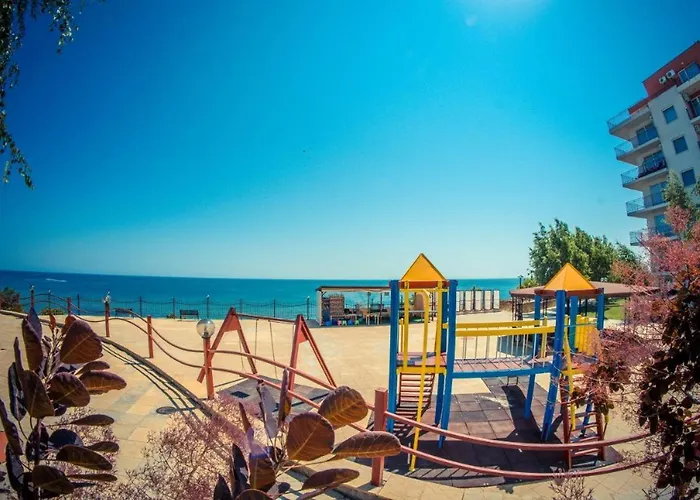 Beautiful Right By The Sea, Apartment *