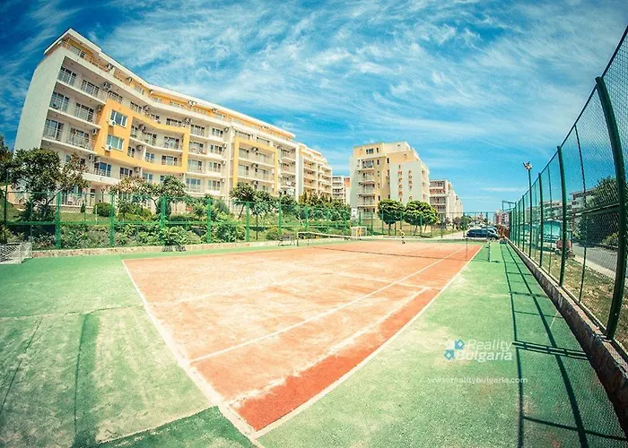 Beautiful Right By The Sea, Apartment *