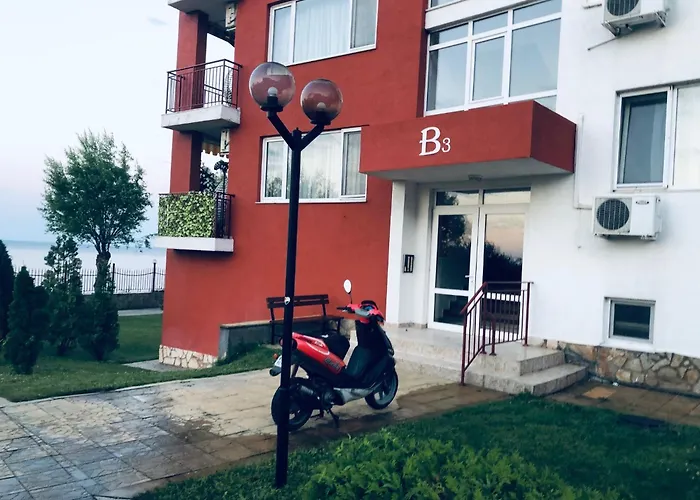 Beautiful Right By The Sea, Apartment *