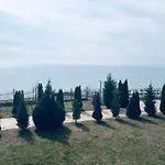 Beautiful Right By The Sea, * 圣弗拉斯