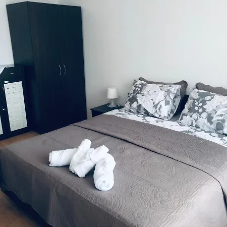 Beautiful Right By The Sea, Apartmán