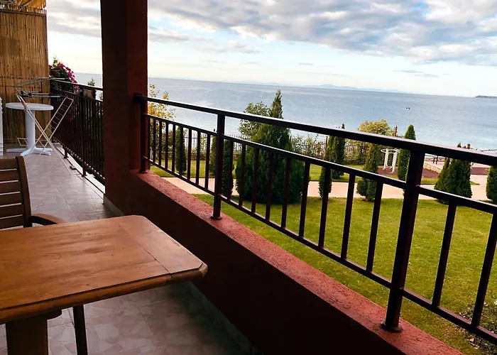 Beautiful Right By The Sea, 公寓